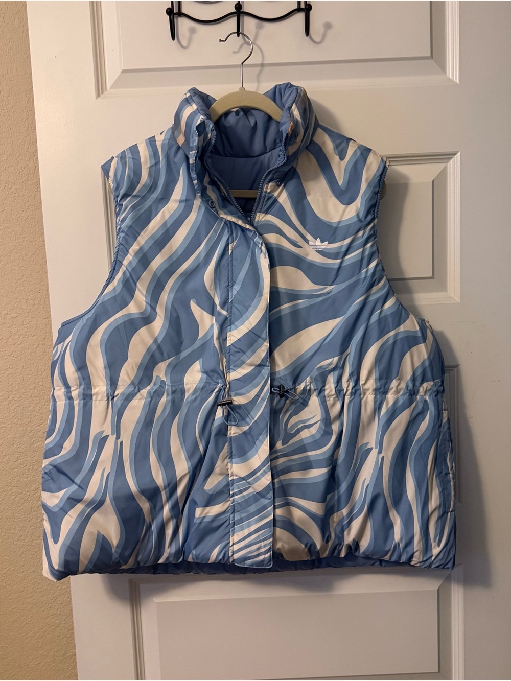 adidas Blue & White Swirl Puffer Vest - Kids
